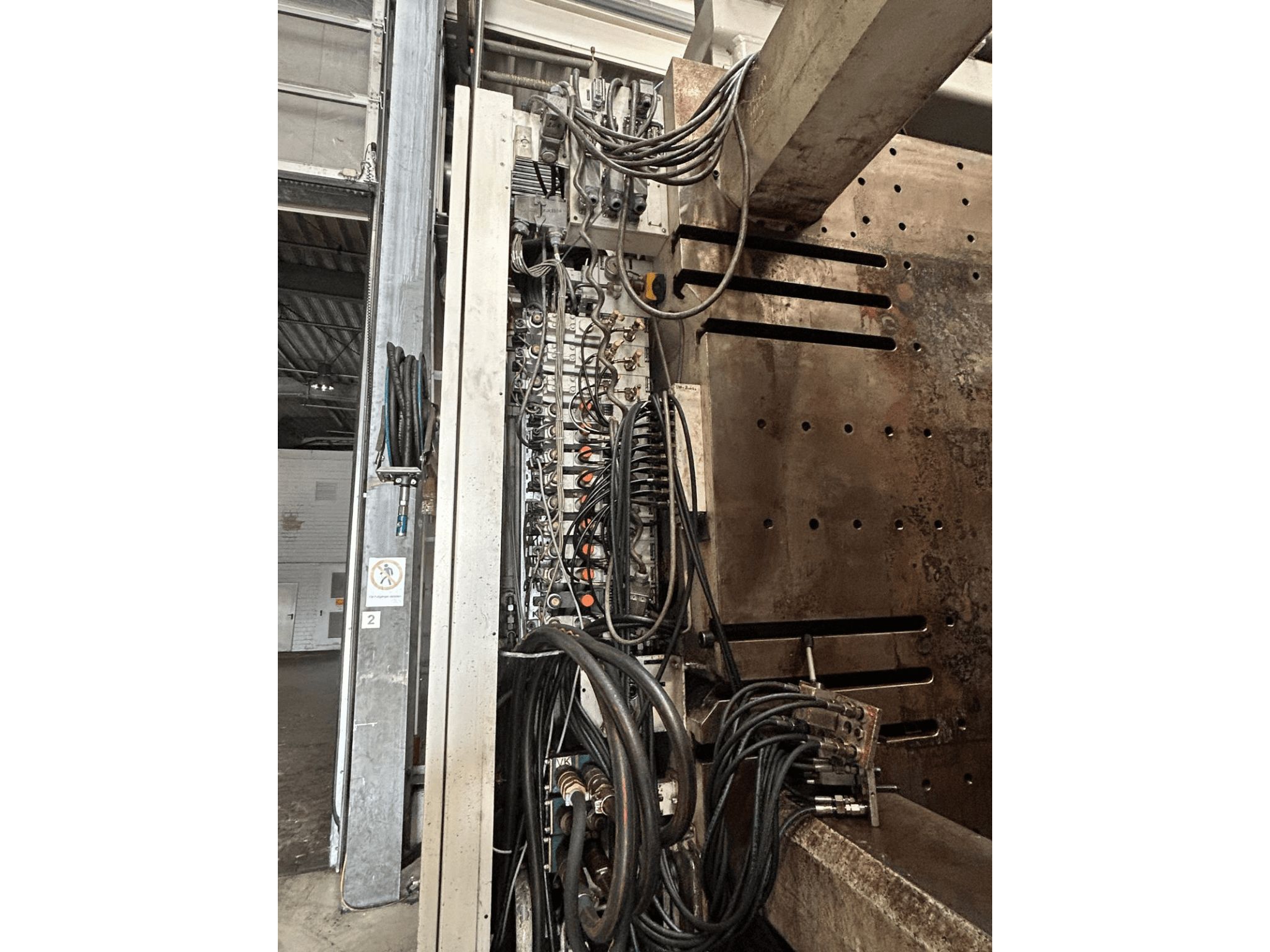 Krauss Maffei 2300-12000 MC 04