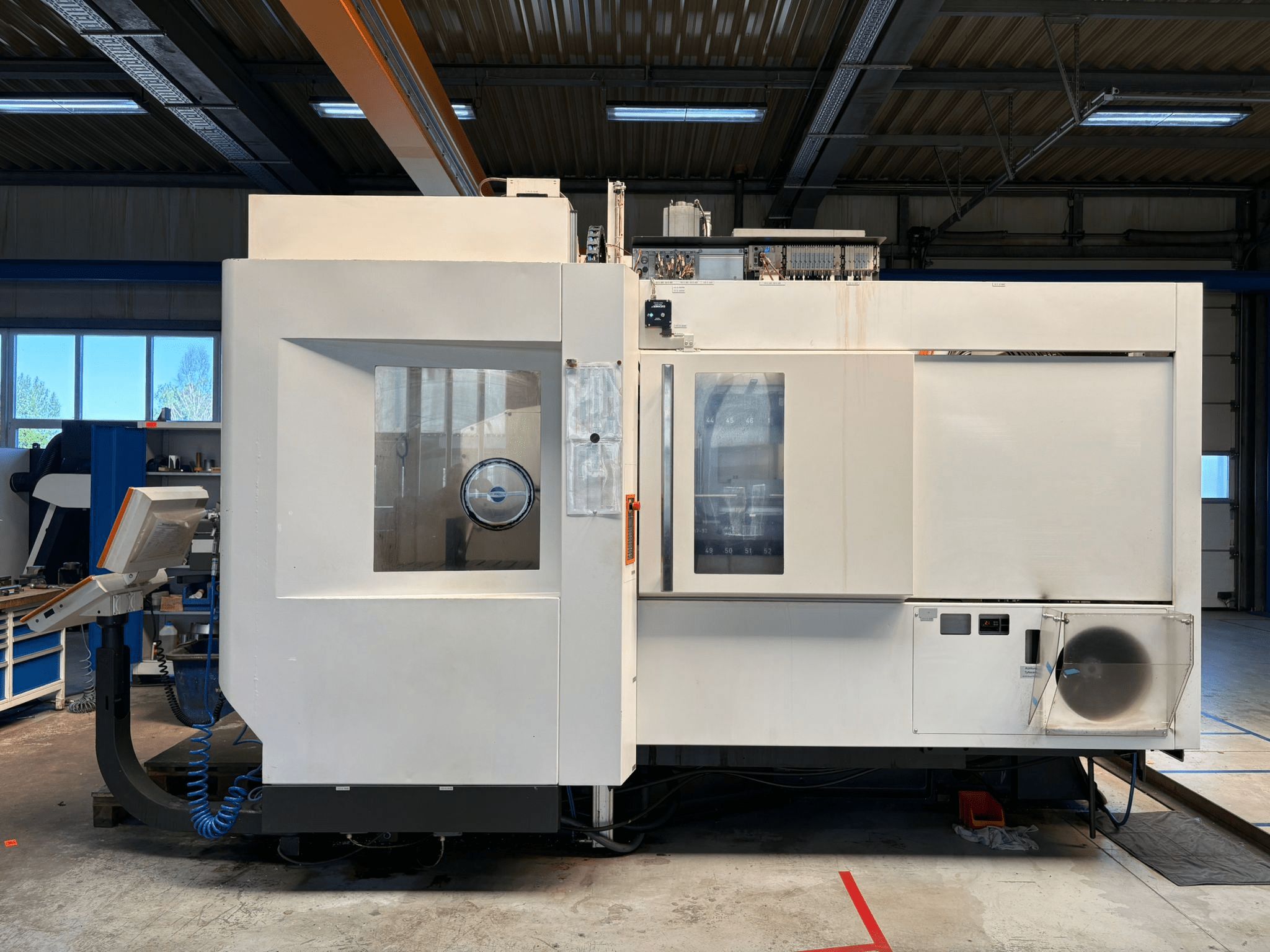 Mikron HPM1350U 10 Side view