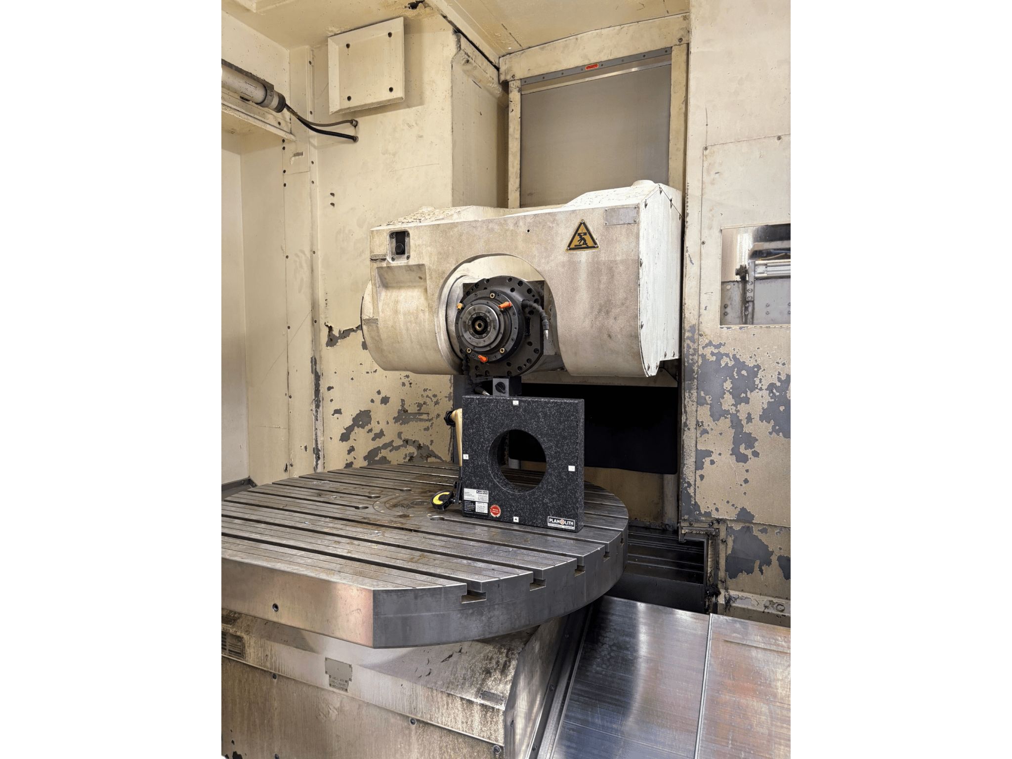 Mikron HPM1350U 05 Interior 3