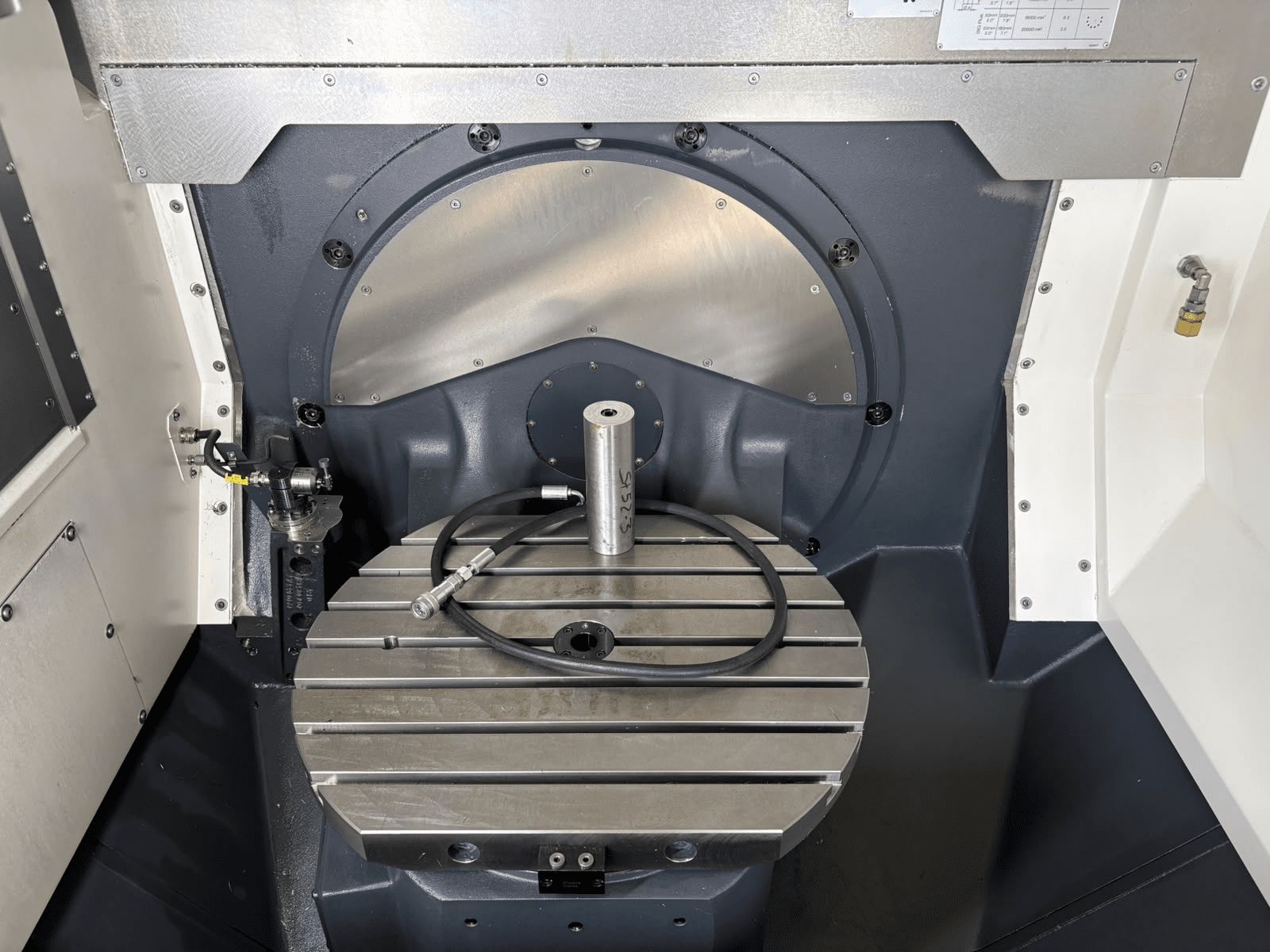 DMG Mori DMX 60 U 05 Interior 2